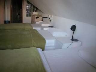 voyeurcam-julmodels-bed-3