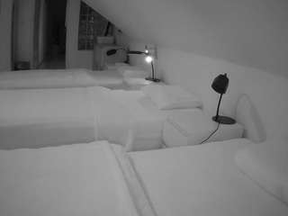voyeurcam-julmodels-bed-3