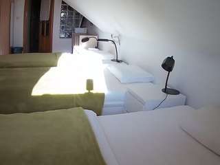 voyeurcam-julmodels-bed-3