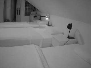 voyeurcam-julmodels-bed-3