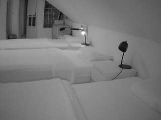 voyeurcam-julmodels-bed-3