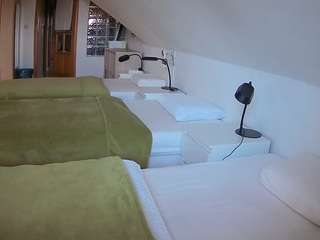 voyeurcam-julmodels-bed-3