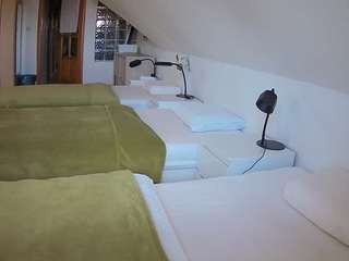 voyeurcam-julmodels-bed-3