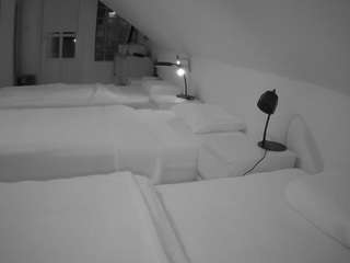 voyeurcam-julmodels-bed-3