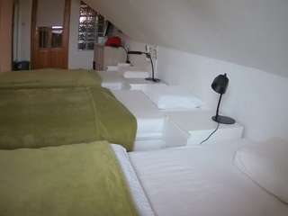 voyeurcam-julmodels-bed-3 webcam