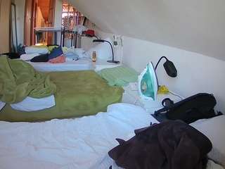 voyeurcam-julmodels-bed-3's CamSoda show and profile