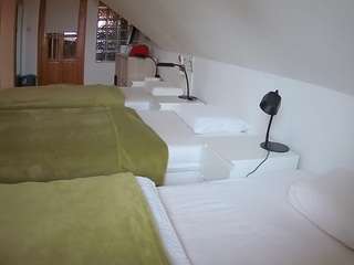 voyeurcam-julmodels-bed-3 webcam