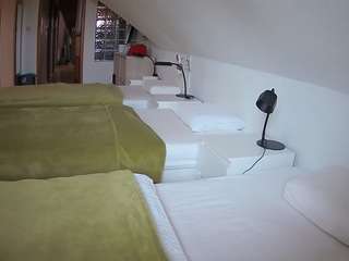 voyeurcam-julmodels-bed-3 webcam