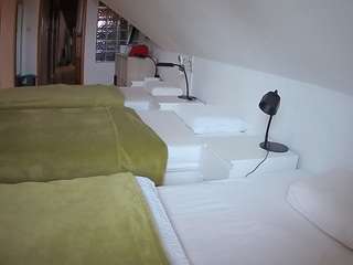 voyeurcam-julmodels-bed-3 webcam