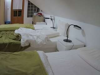 voyeurcam-julmodels-bed-3 webcam