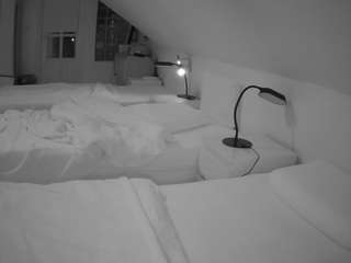 voyeurcam-julmodels-bed-3