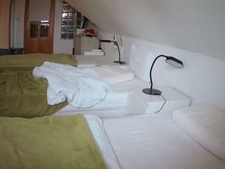 voyeurcam-julmodels-bed-3