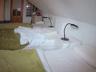 voyeurcam-julmodels-bed-3