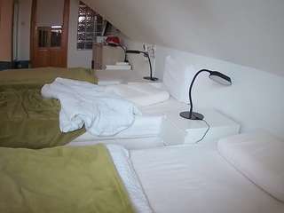 voyeurcam-julmodels-bed-3