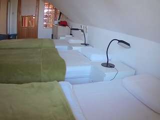 voyeurcam-julmodels-bed-3