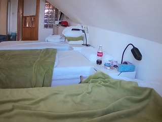 voyeurcam-julmodels-bed-3's CamSoda show and profile