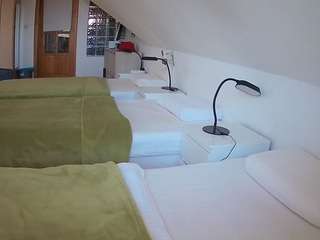 voyeurcam-julmodels-bed-3