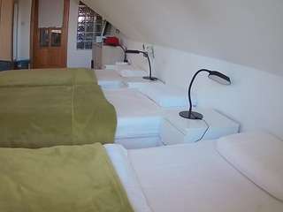 voyeurcam-julmodels-bed-3's CamSoda show and profile