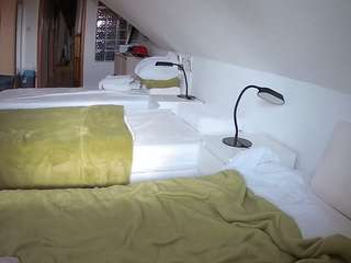 voyeurcam-julmodels-bed-3