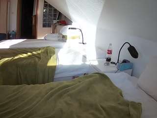 voyeurcam-julmodels-bed-3 webcam