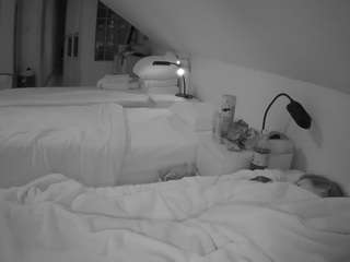 voyeurcam-julmodels-bed-3 webcam