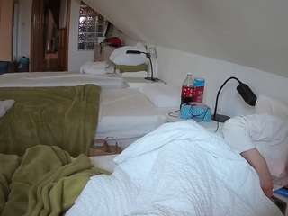 voyeurcam-julmodels-bed-3 webcam