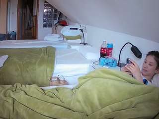 voyeurcam-julmodels-bed-3 webcam