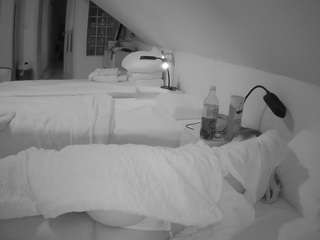 voyeurcam-julmodels-bed-3