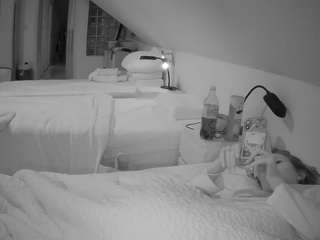 voyeurcam-julmodels-bed-3 webcam