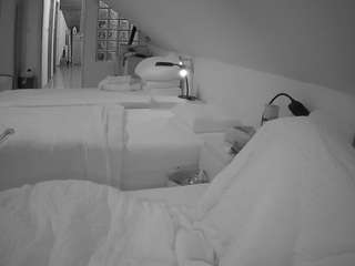 voyeurcam-julmodels-bed-3 webcam