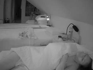 voyeurcam-julmodels-bed-3