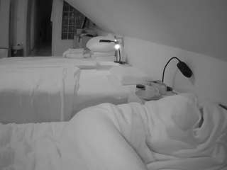 voyeurcam-julmodels-bed-3