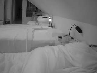voyeurcam-julmodels-bed-3
