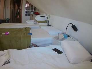 voyeurcam-julmodels-bed-3