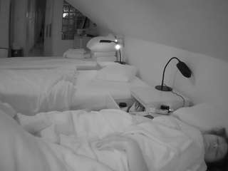 voyeurcam-julmodels-bed-3 webcam