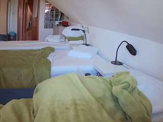 voyeurcam-julmodels-bed-3