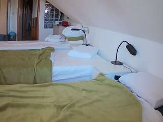 voyeurcam-julmodels-bed-3 webcam