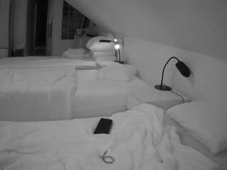 voyeurcam-julmodels-bed-3