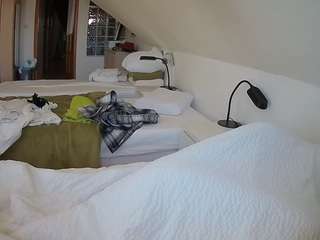 voyeurcam-julmodels-bed-3