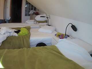 Live stream of voyeurcam-julmodels-bed-3