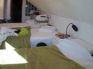 Live stream of voyeurcam-julmodels-bed-3