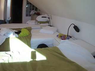 Live stream of voyeurcam-julmodels-bed-3
