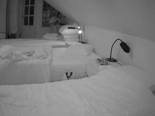 voyeurcam-julmodels-bed-3