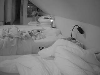 voyeurcam-julmodels-bed-3