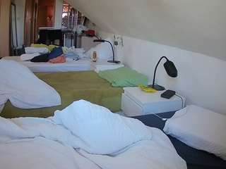 voyeurcam-julmodels-bed-3