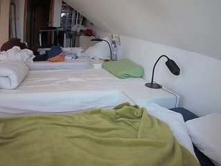 voyeurcam-julmodels-bed-3 webcam