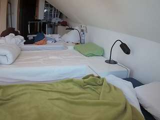 voyeurcam-julmodels-bed-3