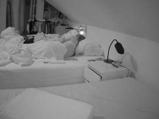 voyeurcam-julmodels-bed-3