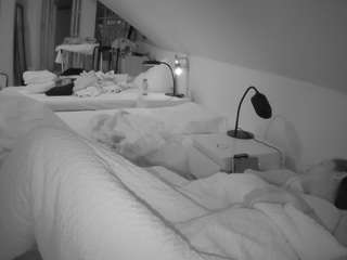 voyeurcam-julmodels-bed-3