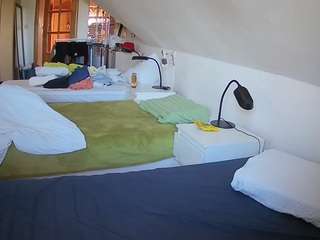 voyeurcam-julmodels-bed-3 Profile Image